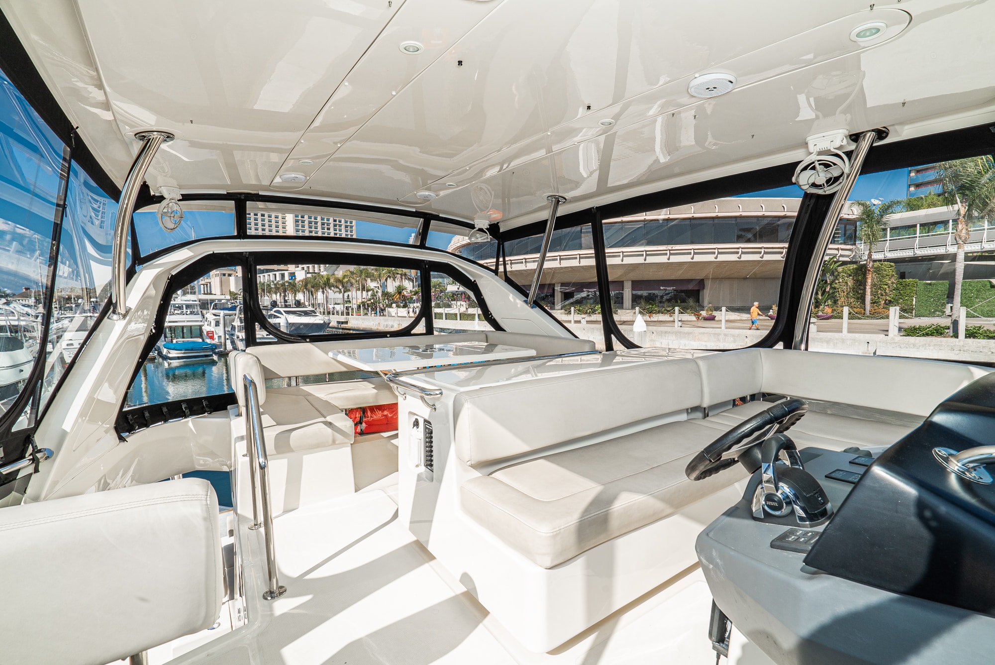 2017 Aquila 44 Flybridge